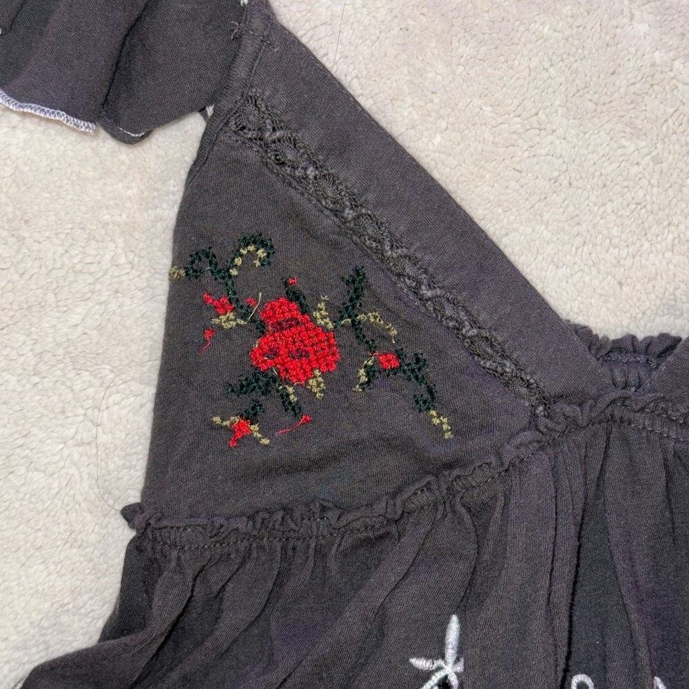 Gray Ruffle Trim Top - Picture 2 of 6